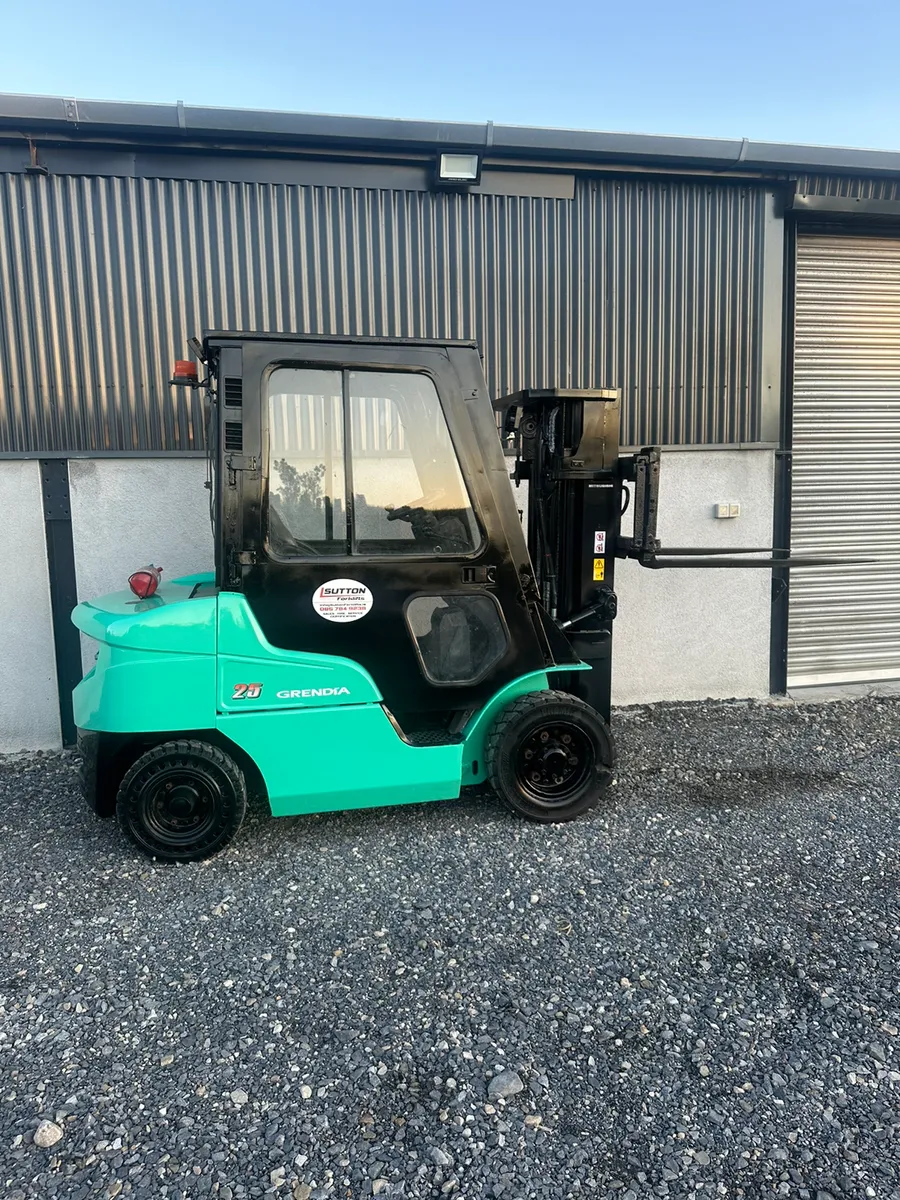 Mitsubishi FD25 Forklift - Full Cab - Image 3