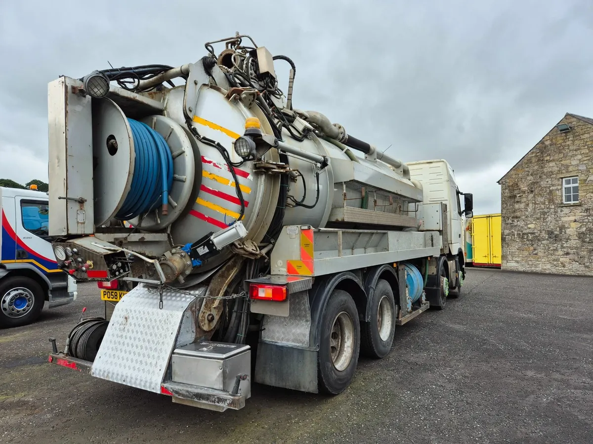 Volvo FH400 8x4 Vac Tipping Tank - Image 3