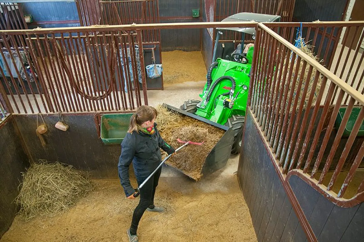 Avant Loaders - Image 1