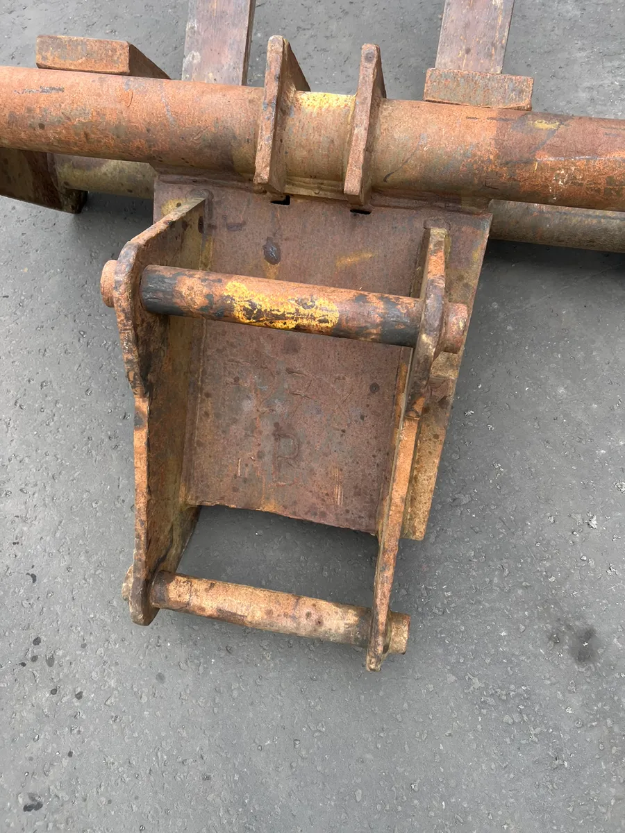 S60 Pallet Forks For Sale - Image 2