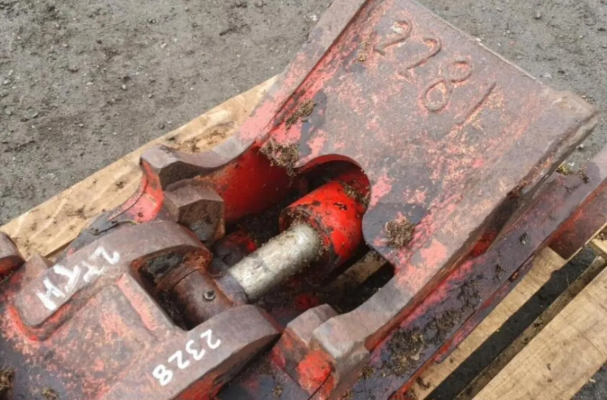 QSA HYD QUICK HITCH (80MM PINS) - Image 4