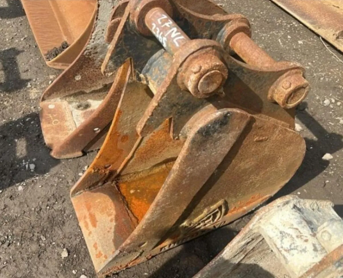 RHINOX 12'' DIGGING BUCKET (45MM PINS) - Image 1