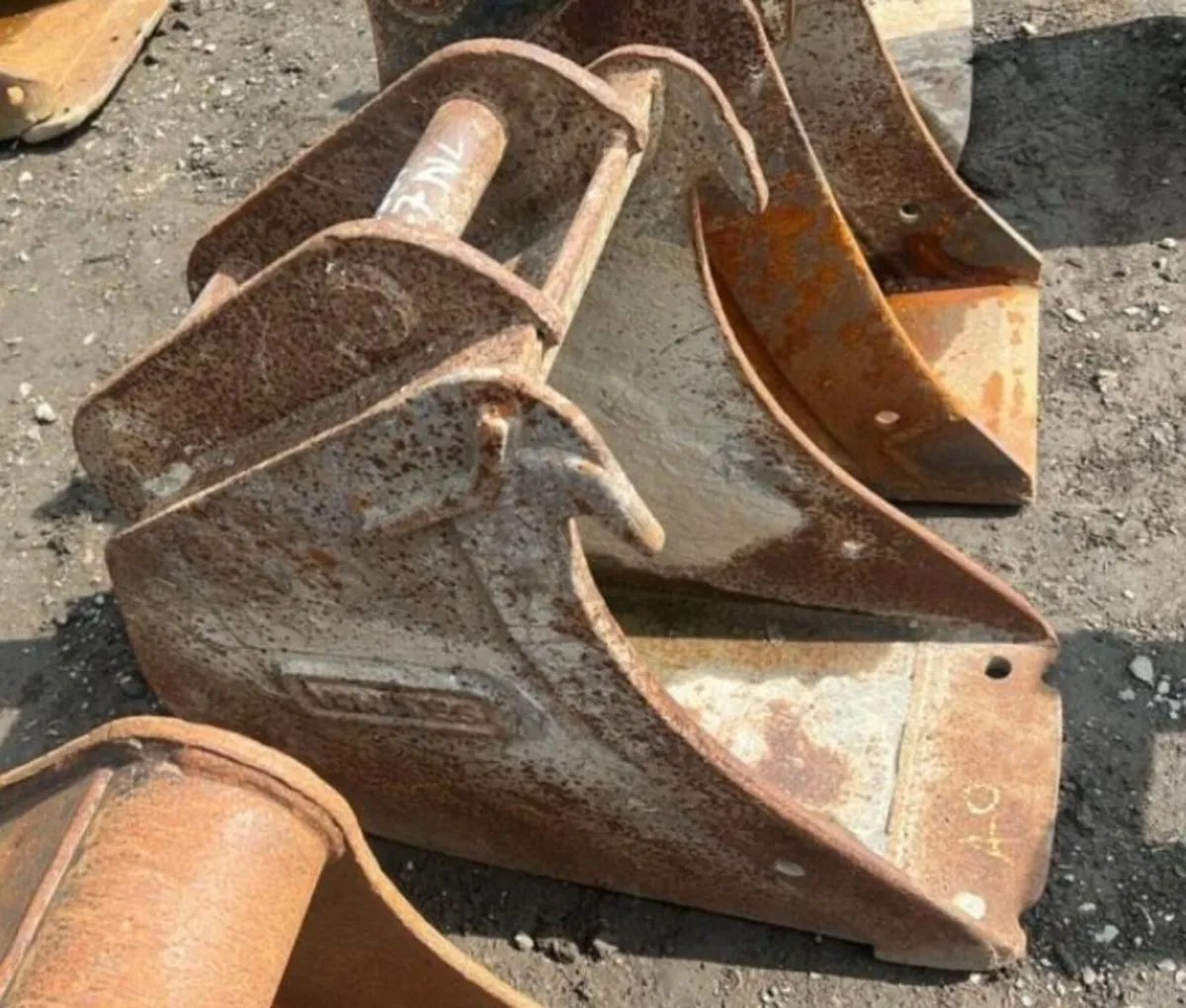 12'' DIGGING BUCKET (45MM PINS) - Image 1