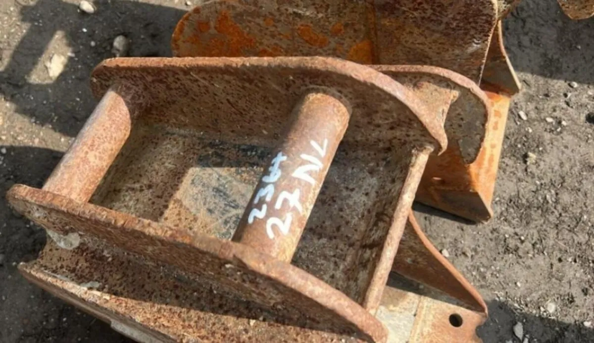 12'' DIGGING BUCKET (45MM PINS) - Image 3