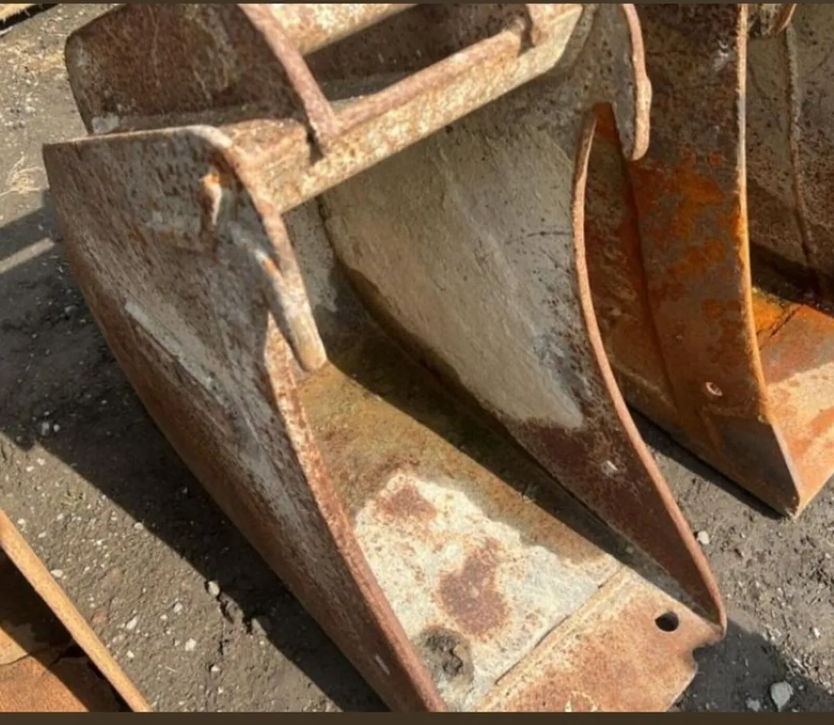 12'' DIGGING BUCKET (45MM PINS) - Image 4