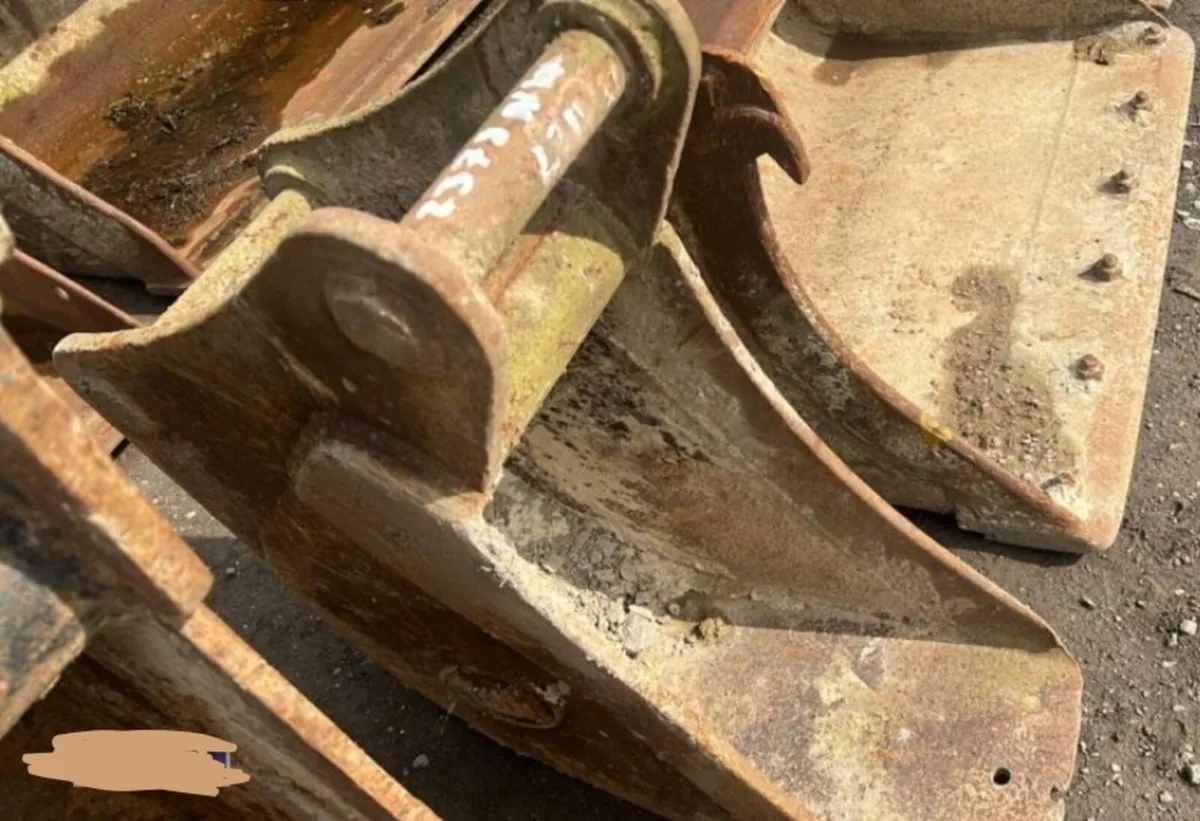 11'' DIGGING BUCKET (45MM PINS) - Image 3