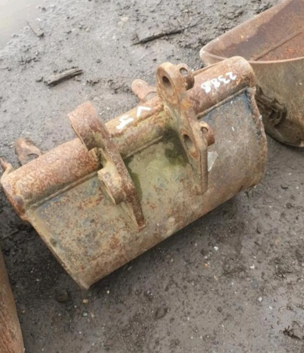 15'' DIGGING BUCKET (25MM PINS) - Image 3