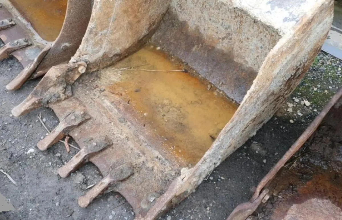 29'' DIGGING BUCKET (45MM PINS) - Image 2