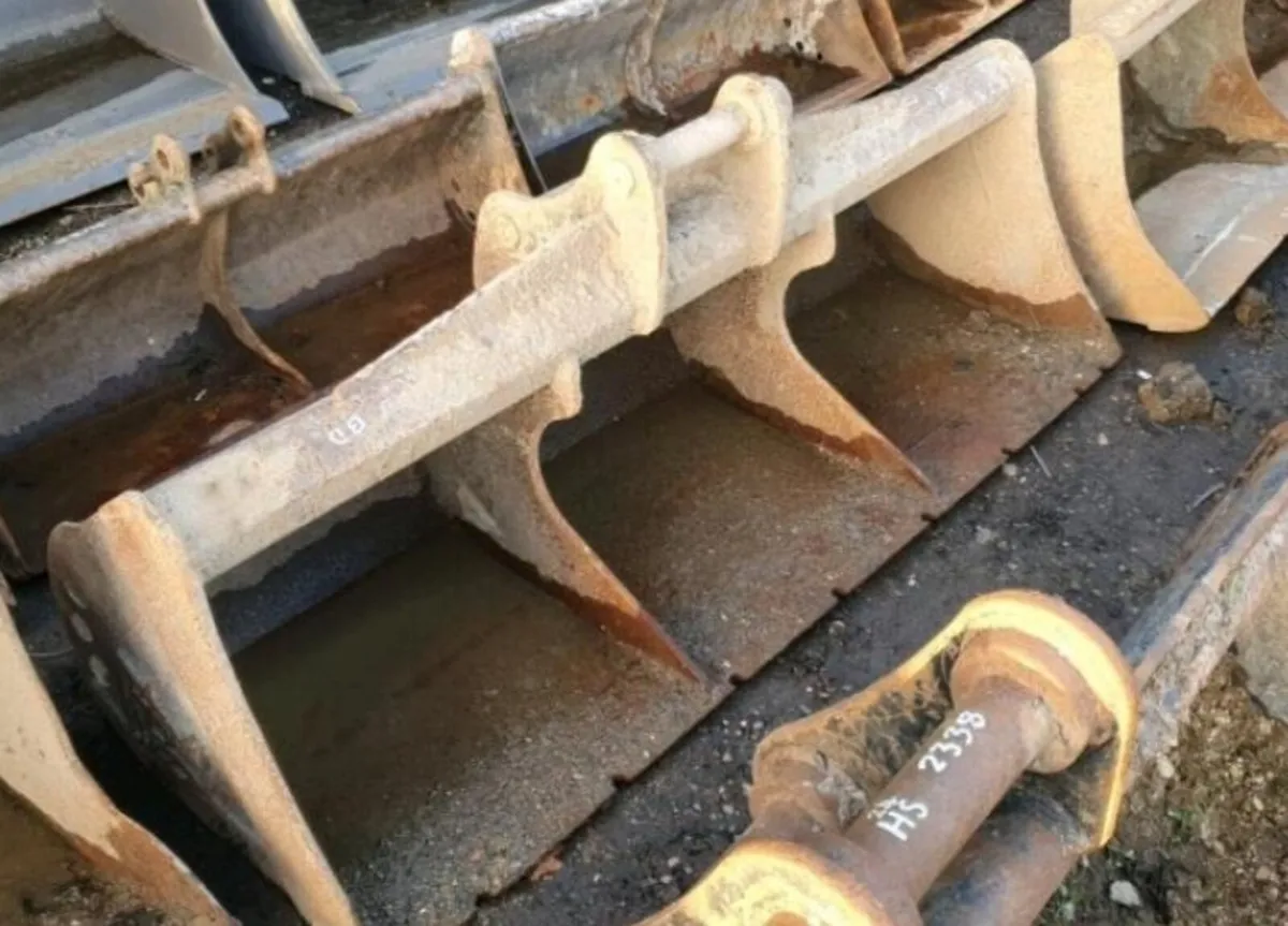 5FT GRADING BUCKET (45MM PINS) - Image 1