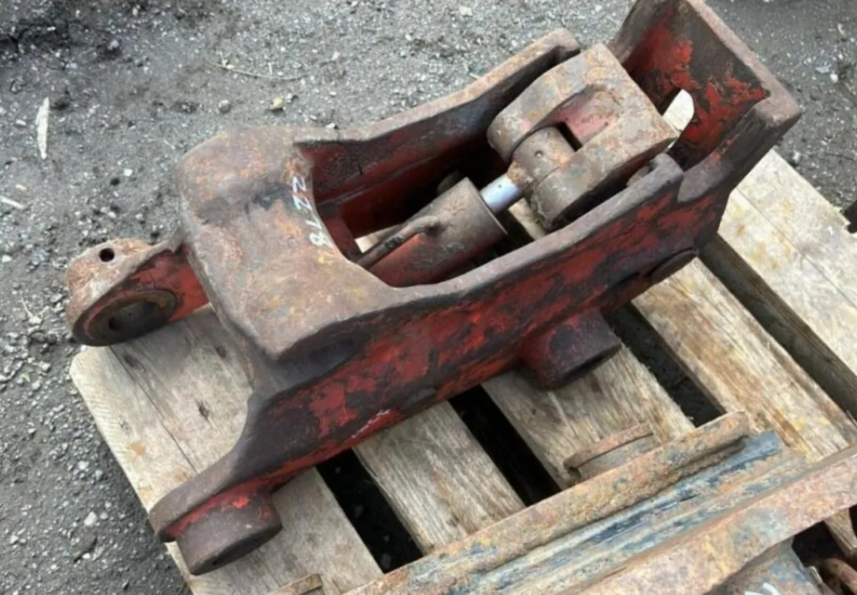 HYDRAULIC QUICK HITCH (45MM PINS) - Image 1