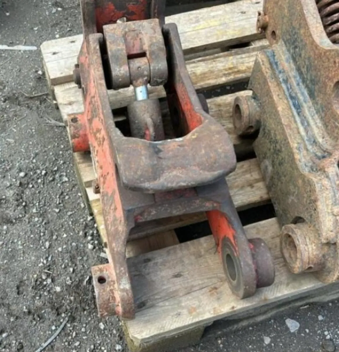 HYDRAULIC QUICK HITCH (45MM PINS) - Image 2