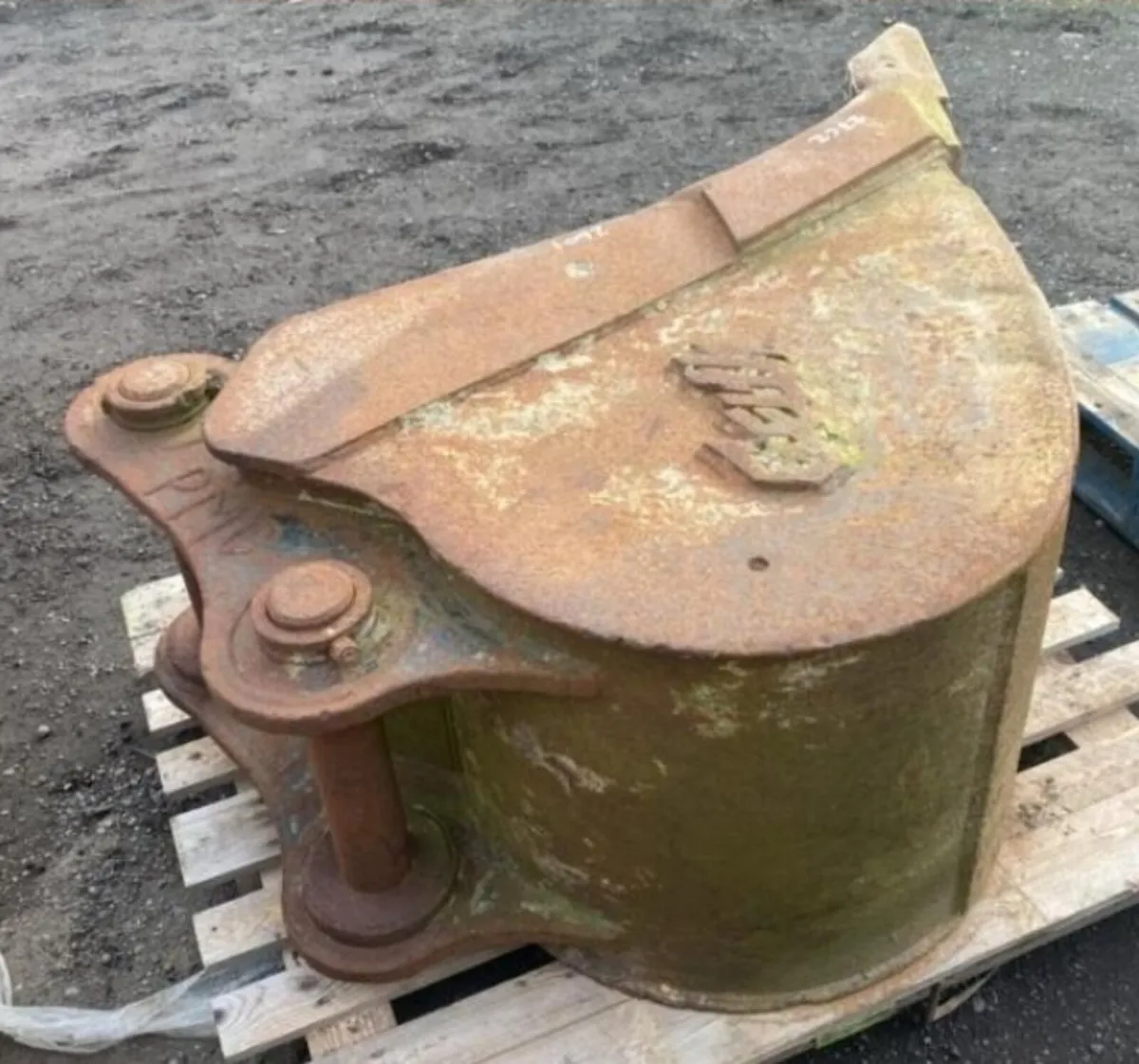 2FT GEITH DIGGING BUCKET (80MM PINS) - Image 1