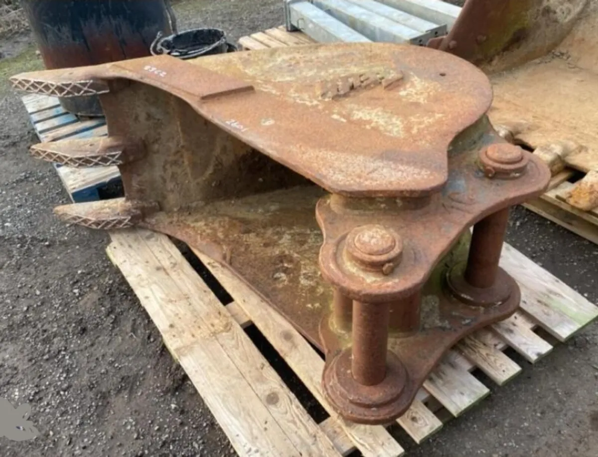 2FT GEITH DIGGING BUCKET (80MM PINS) - Image 2