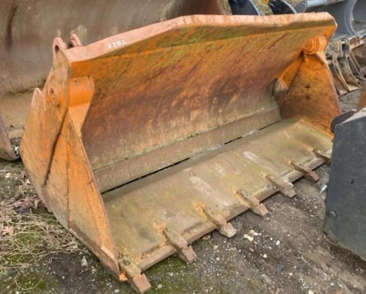 MANITOU TELEHANDLER BUCKET C/W TEETH - Image 1