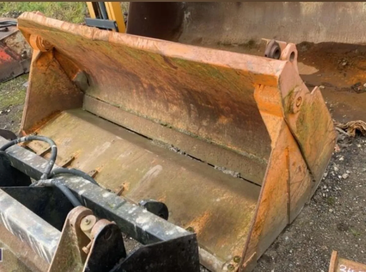 MANITOU TELEHANDLER BUCKET C/W TEETH - Image 2