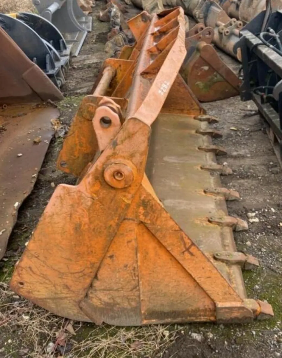 MANITOU TELEHANDLER BUCKET C/W TEETH - Image 4