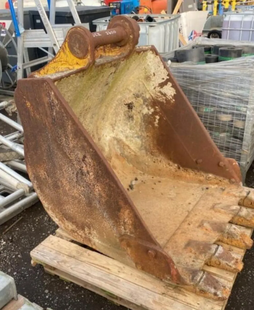 43'' DIGGING BUCKET (80MM PINS) - Image 1