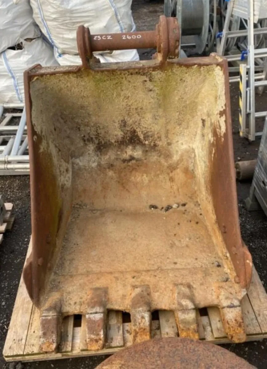 43'' DIGGING BUCKET (80MM PINS) - Image 2