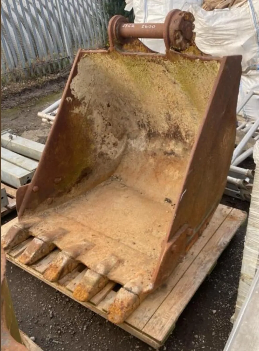 43'' DIGGING BUCKET (80MM PINS) - Image 3