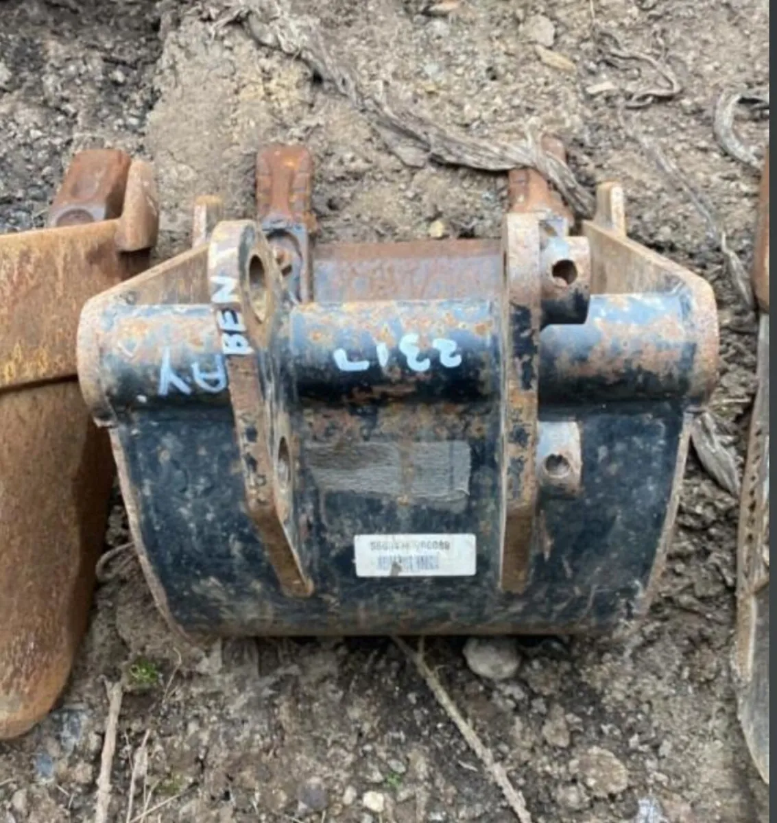 1FT DIGGING BUCKET (25MM PINS) - Image 2