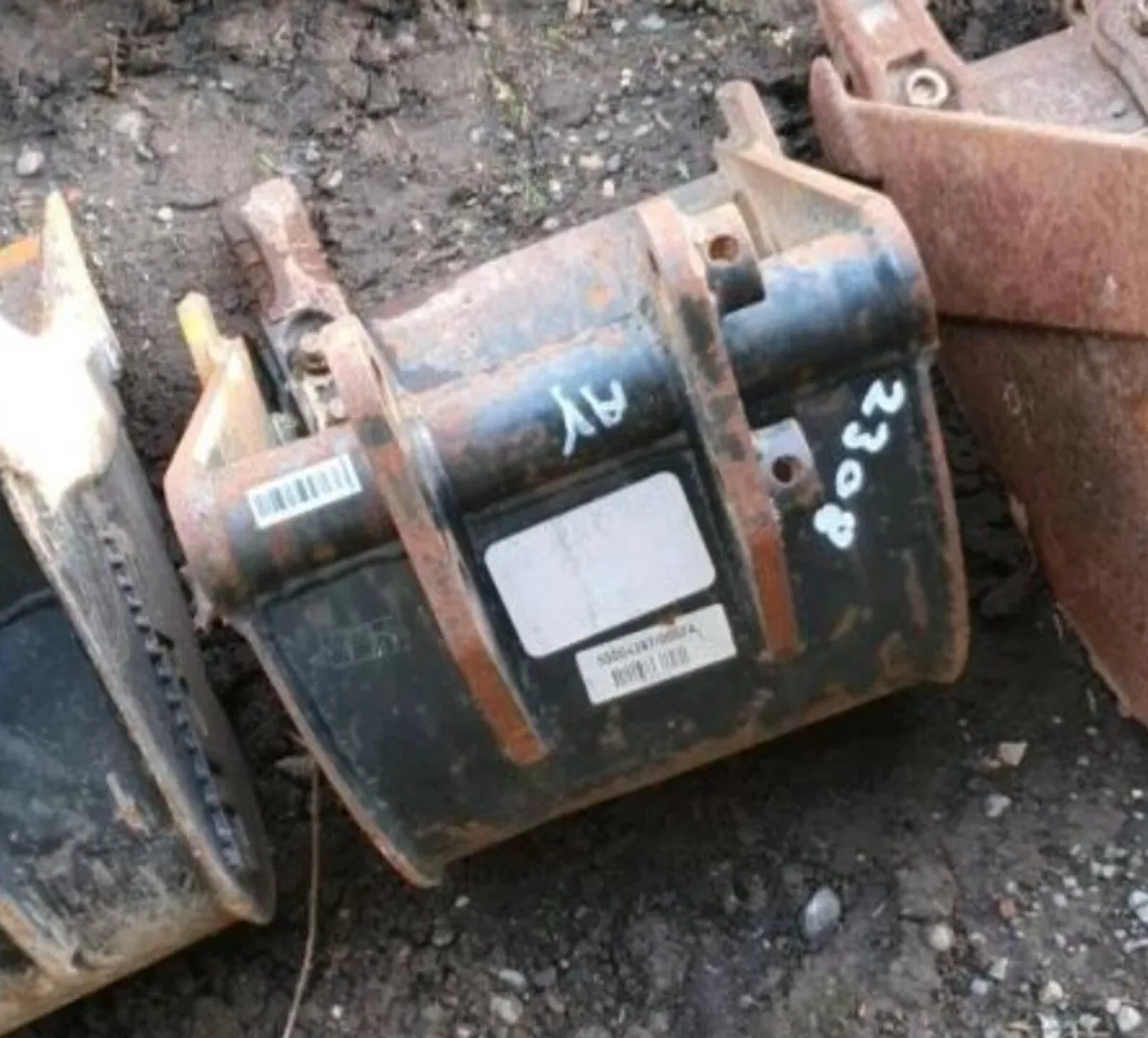 1FT DIGGING BUCKET (25MM PINS) - Image 2