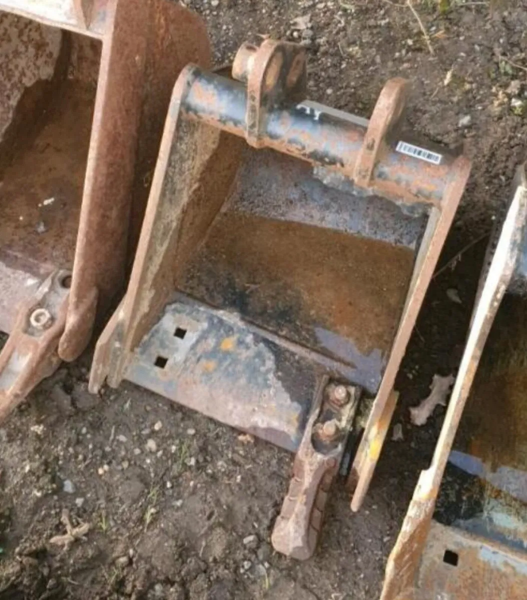 1FT DIGGING BUCKET (25MM PINS) - Image 1