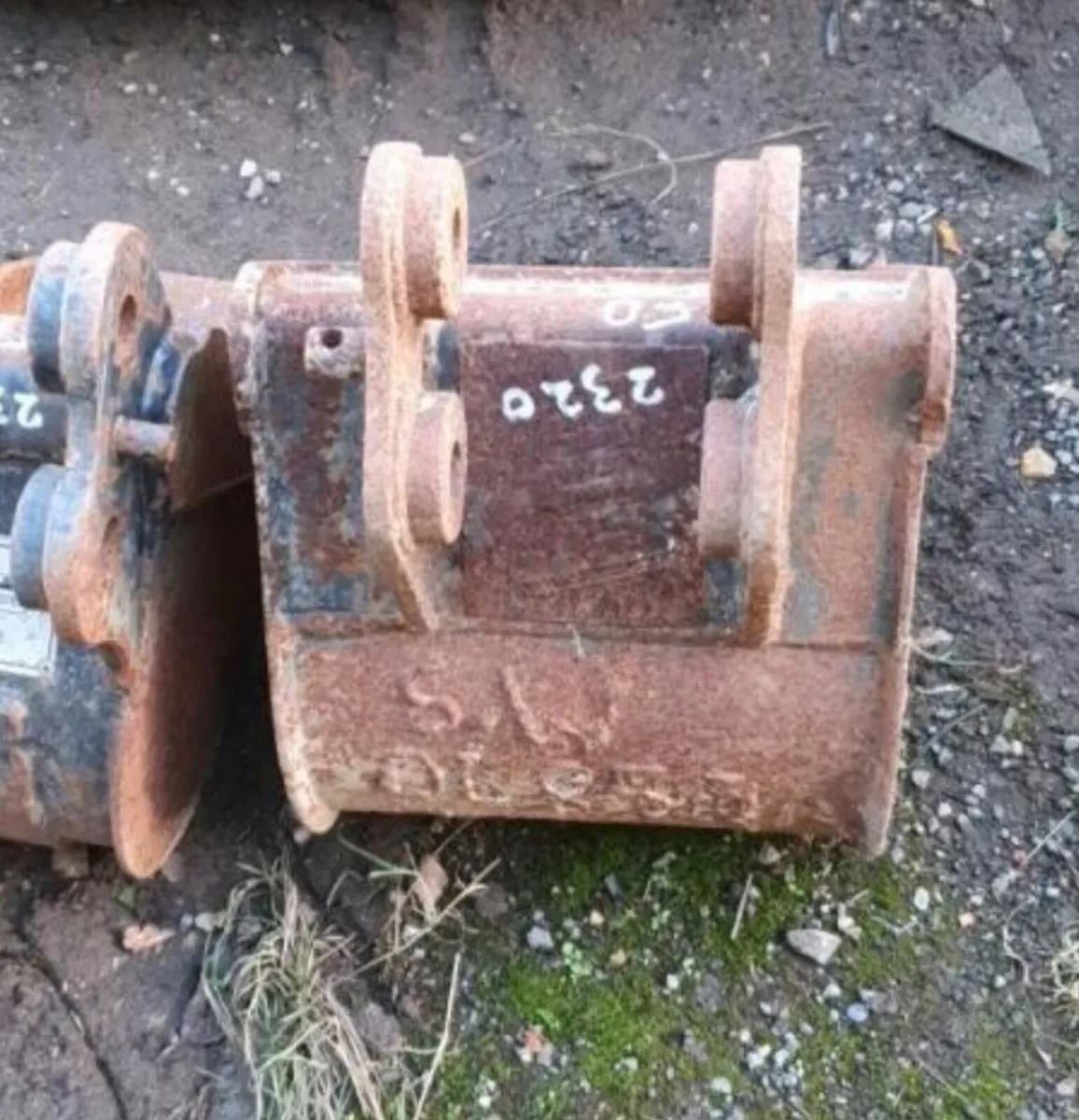 12'' DIGGING BUCKET (25MM PIN) - Image 3