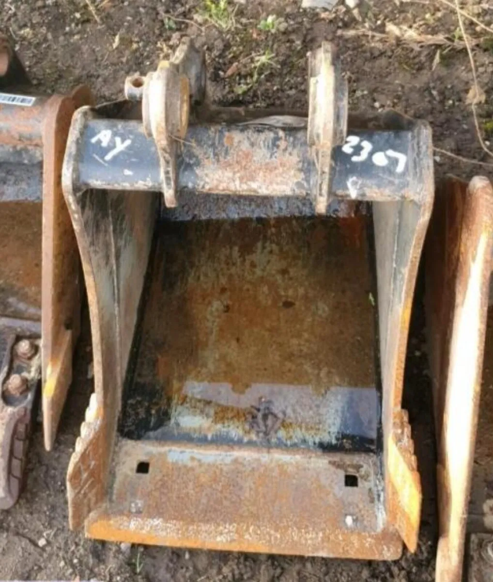 1FT DIGGING BUCKET (25MM PIN) - Image 1
