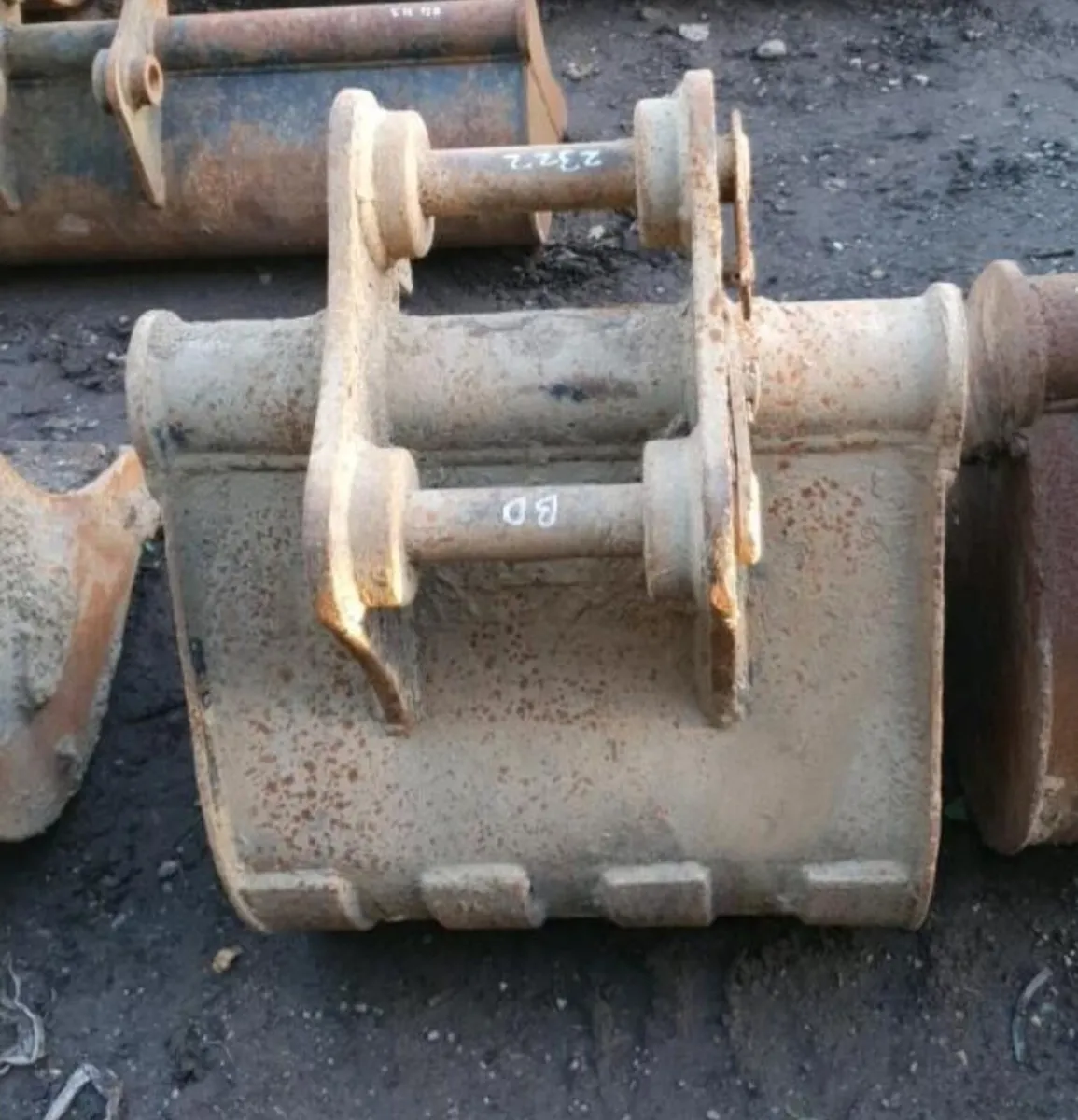 23'' DIGGING BUCKET (45MM PINS) - Image 2