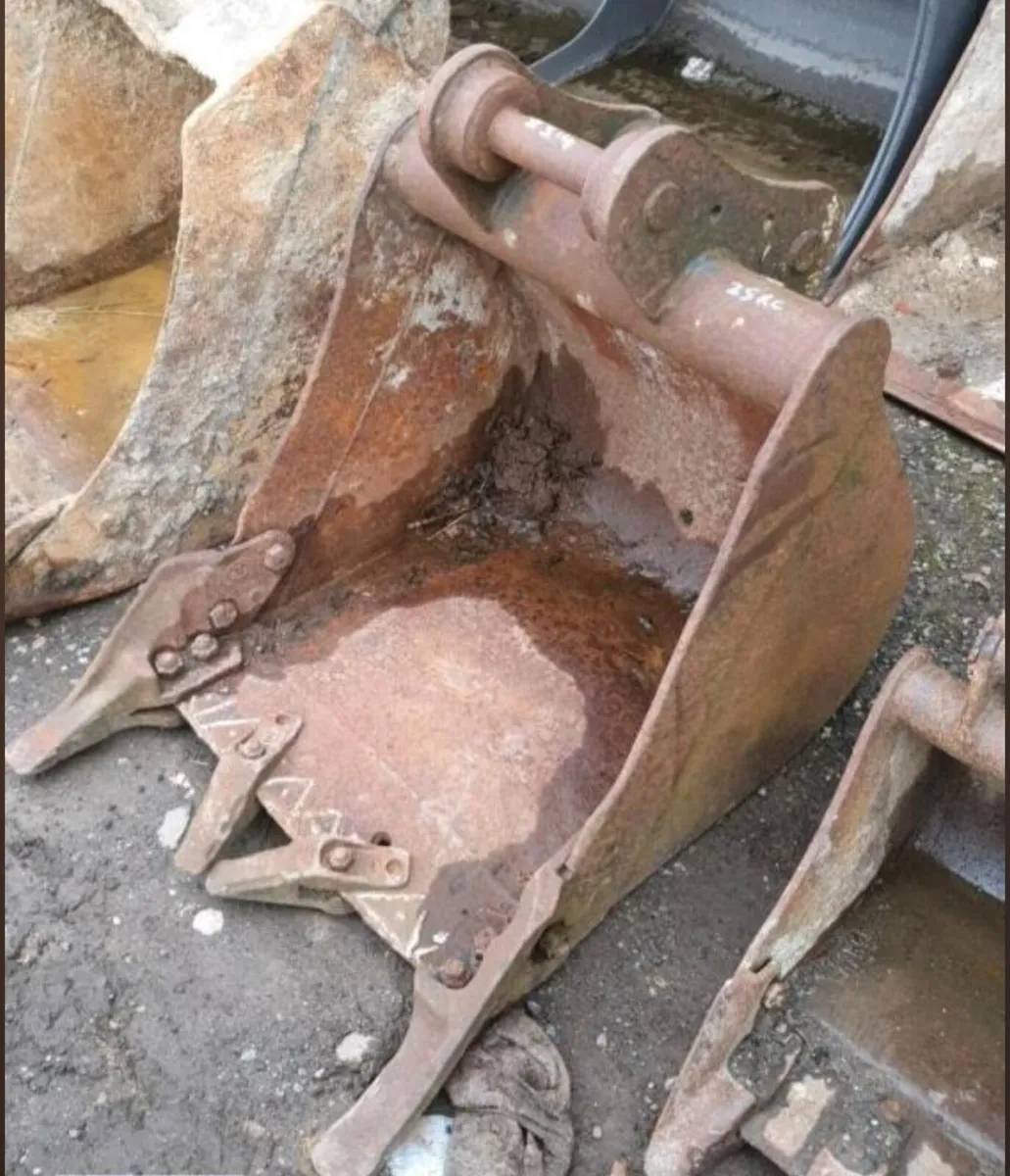 2FT DIGGING BUCKET (45MM PINS) - Image 2