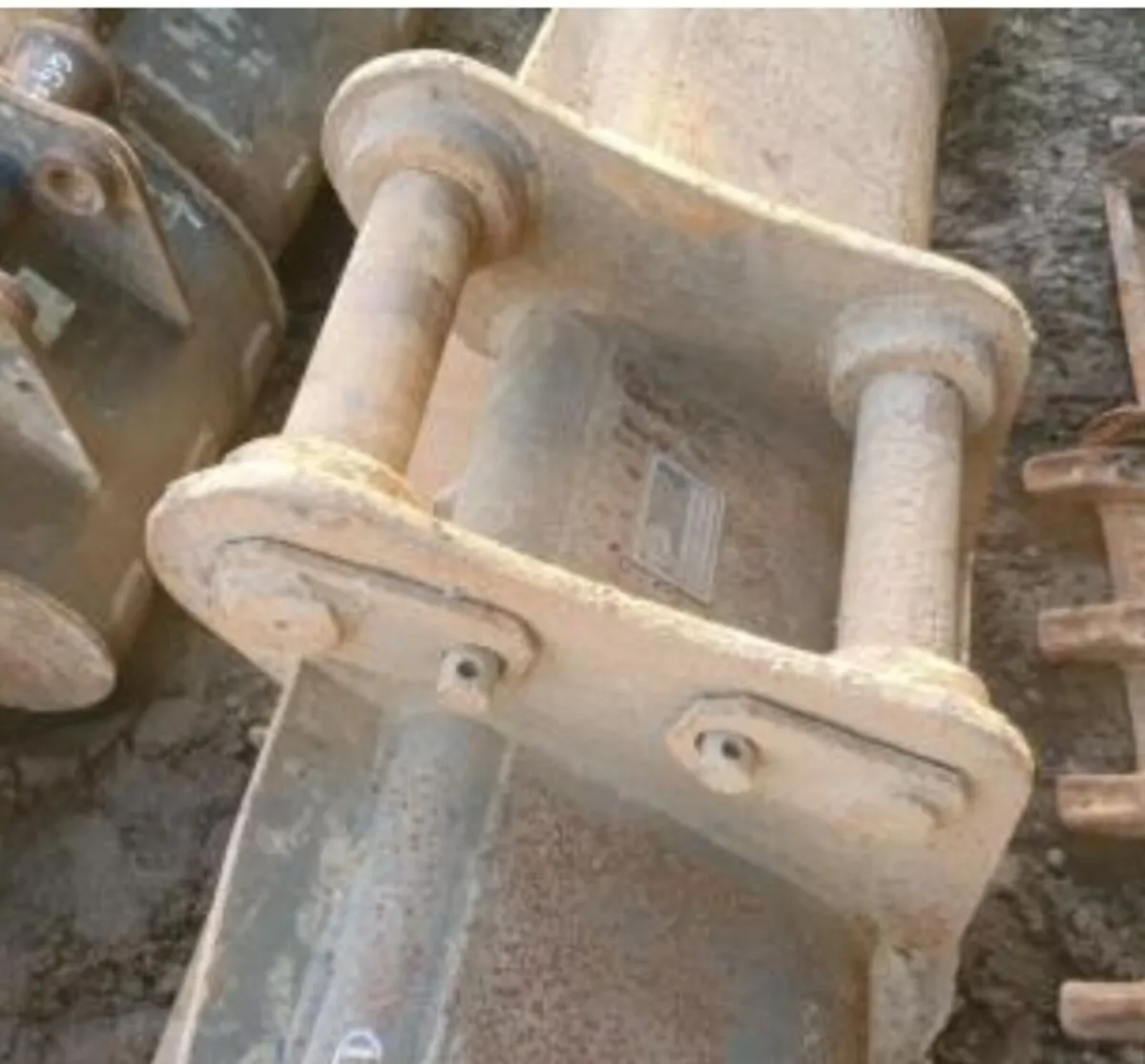 5FT GRADING BUCKET (60MM PINS) - Image 1