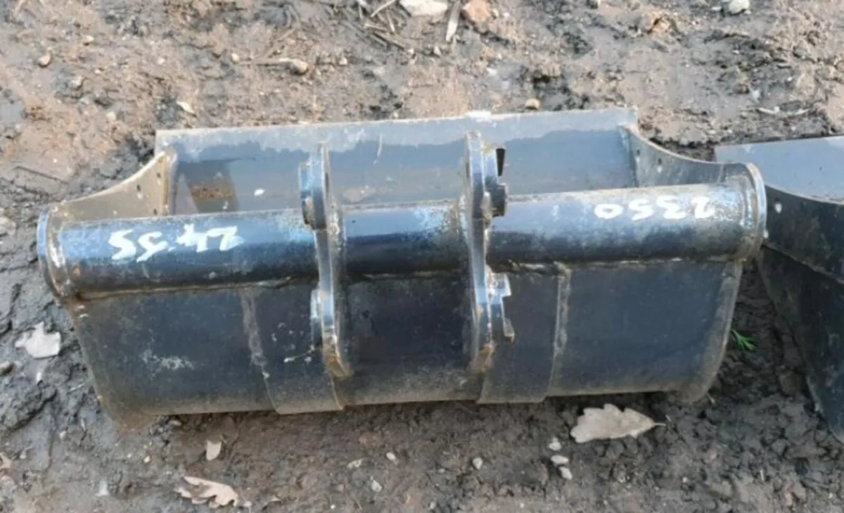 19'' DIGGING BUCKET (25MM PINS) - Image 3