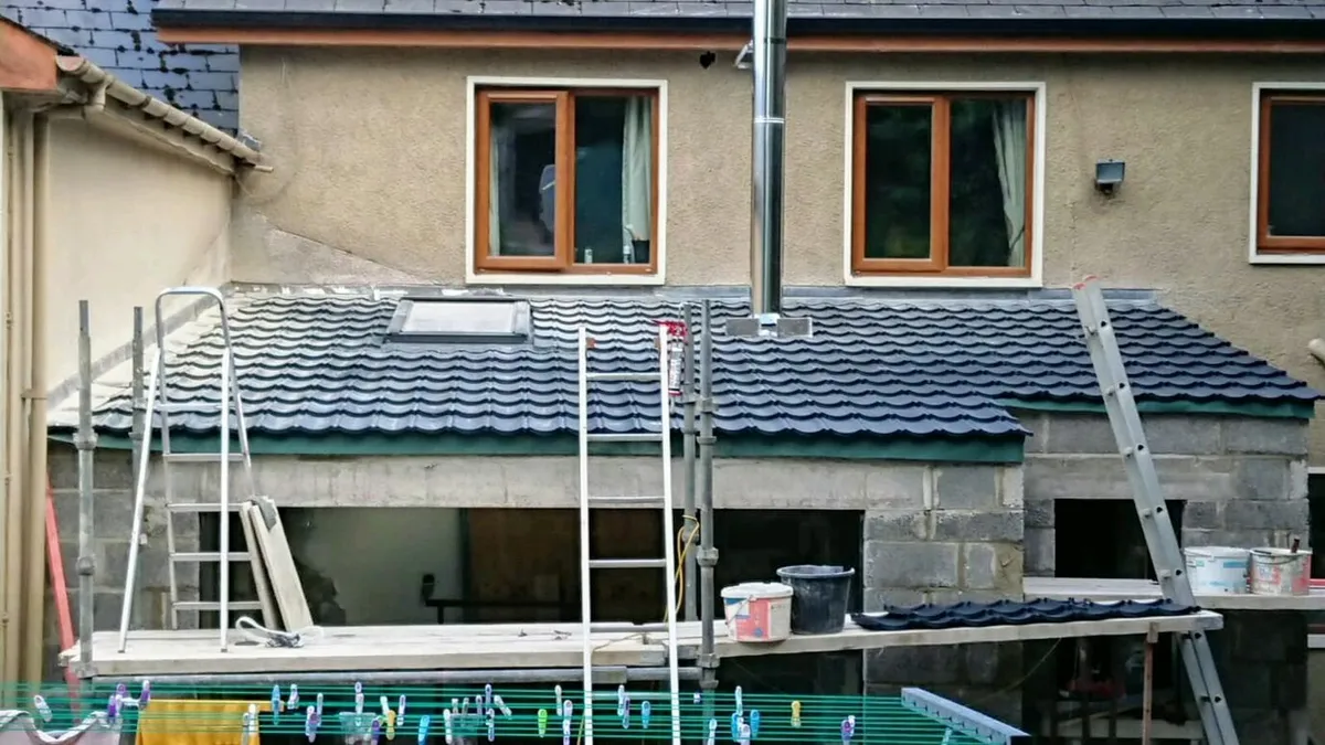 Low pitch roof tiles. - Image 2