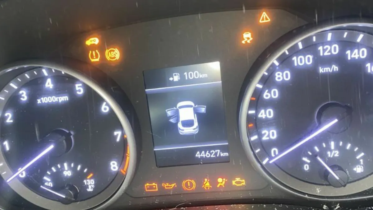 20 HYUNDAI I30 FASTBACK Breaking only - Image 3