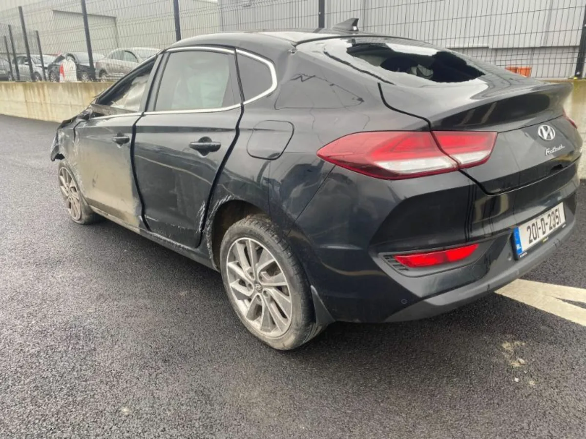 20 HYUNDAI I30 FASTBACK Breaking only - Image 4