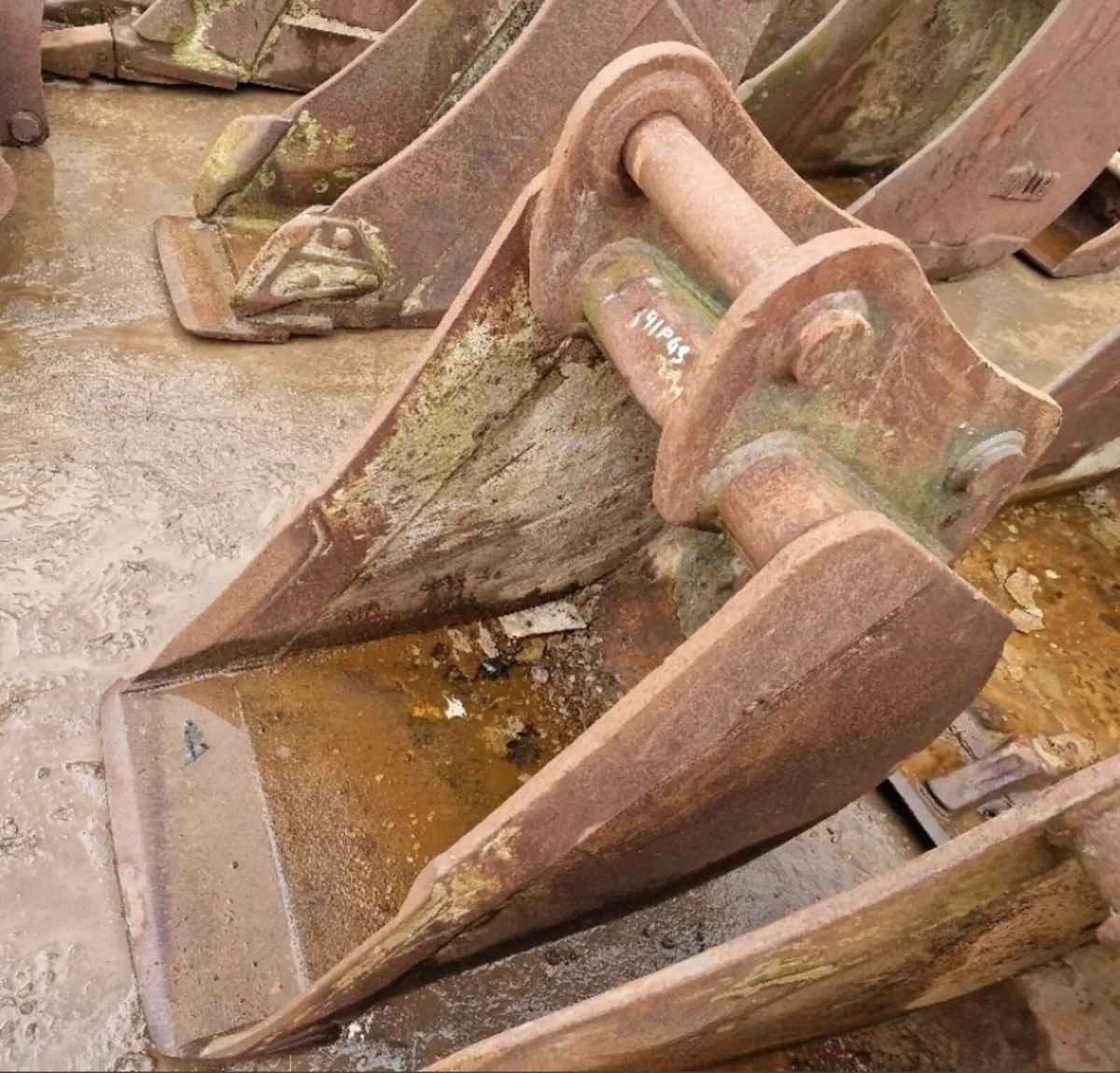 18" Gummy Bucket 65mm Pins - Image 3