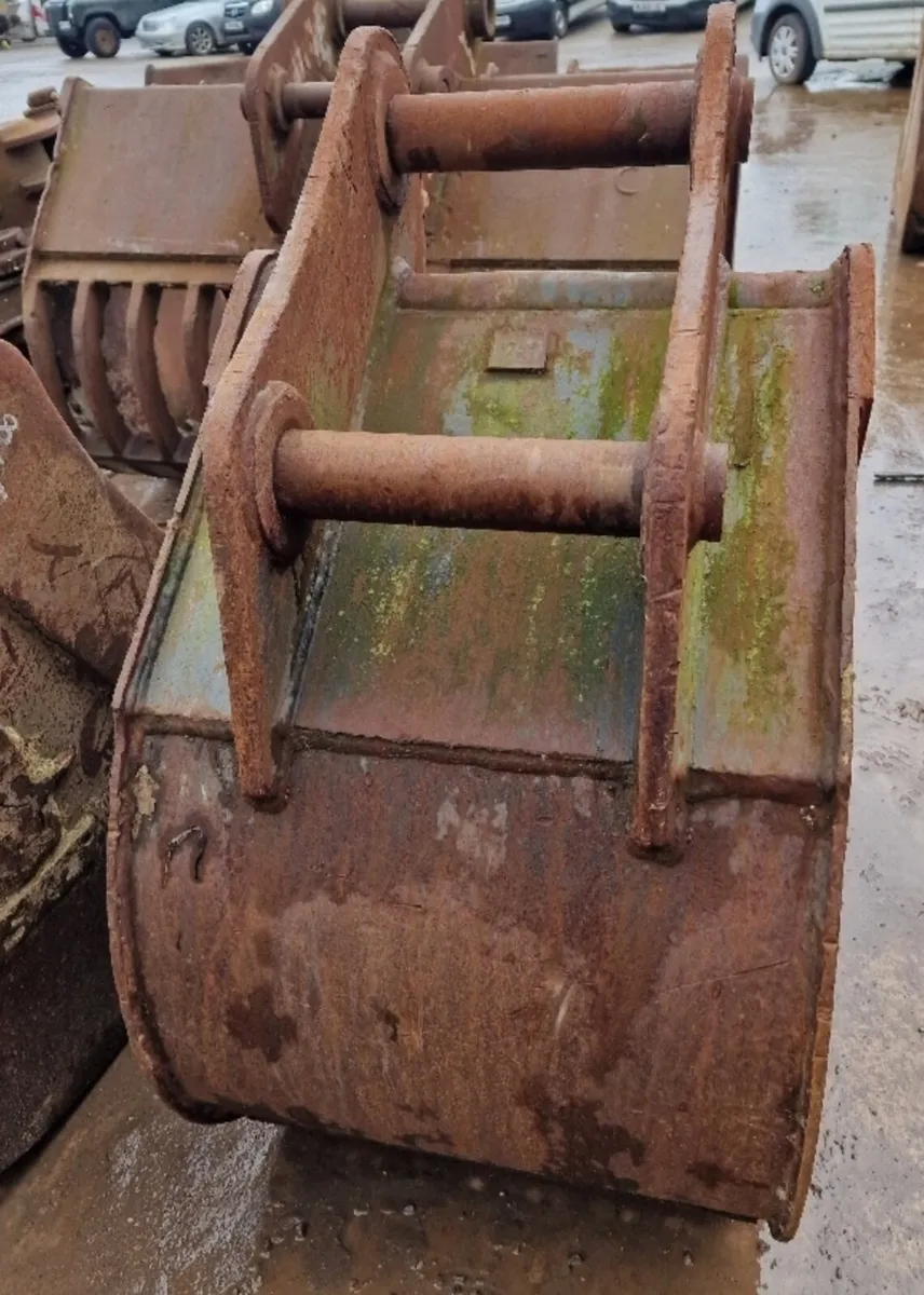 18" Gummy Bucket 65mm Pins - Image 4