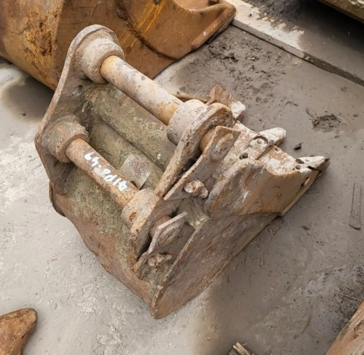 1ft Digging Bucket - 35mm Pins - Image 2