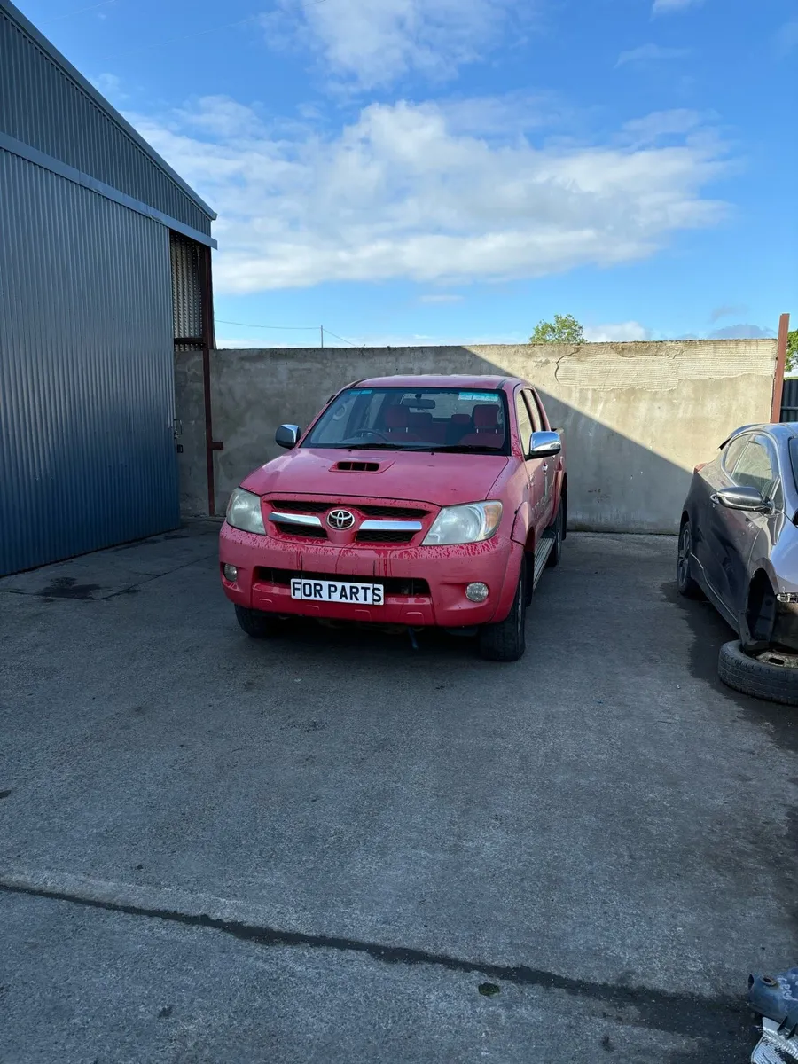 For breaking Toyota hilux - Image 2