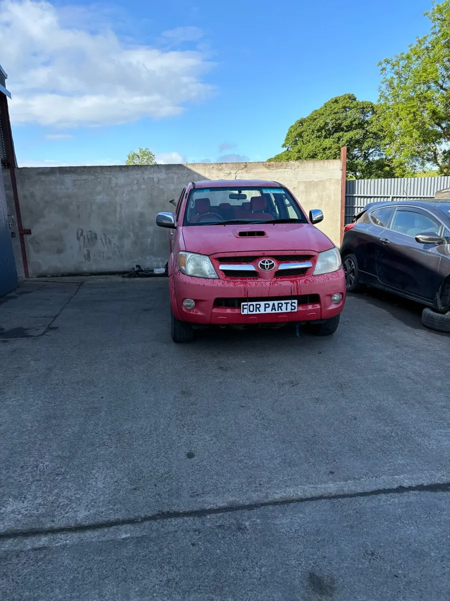 For breaking Toyota hilux - Image 3