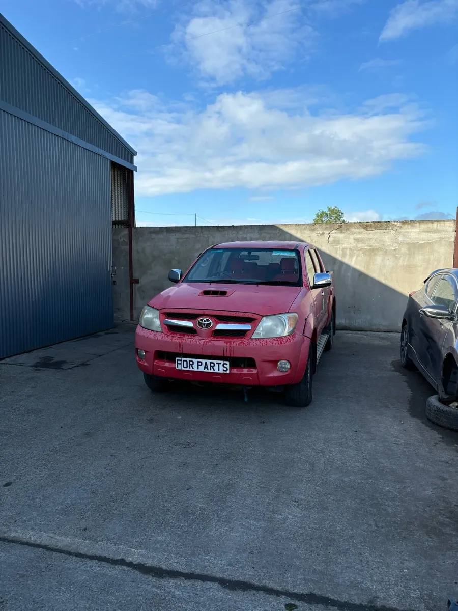 For breaking Toyota hilux - Image 1