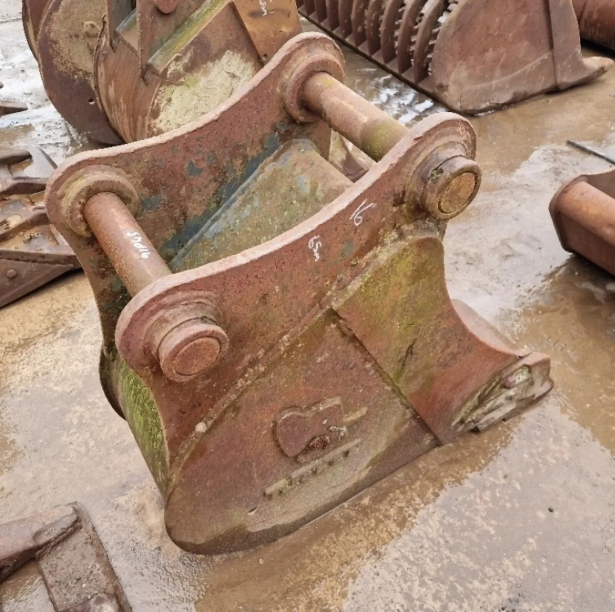 16" Digging Bucket 65mm Pins - Image 2