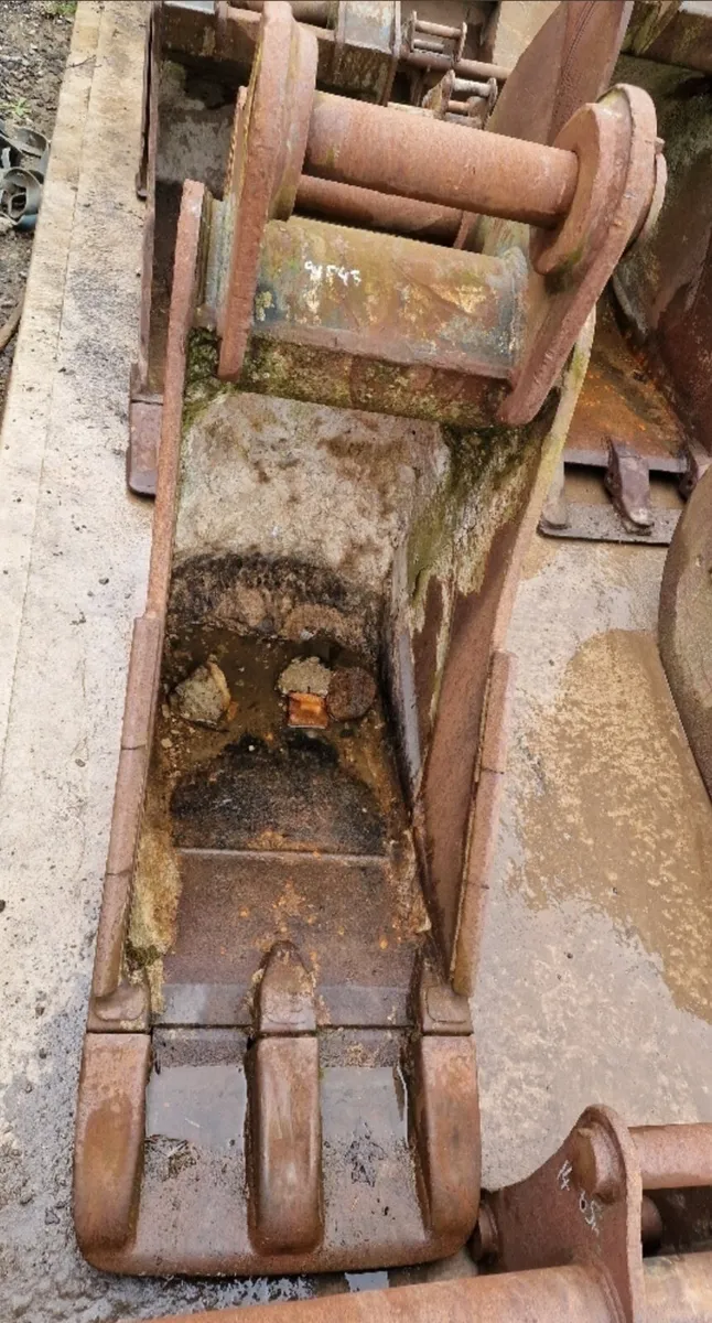 Strickland 2ft Digging Bucket 80mm Pins - Image 2