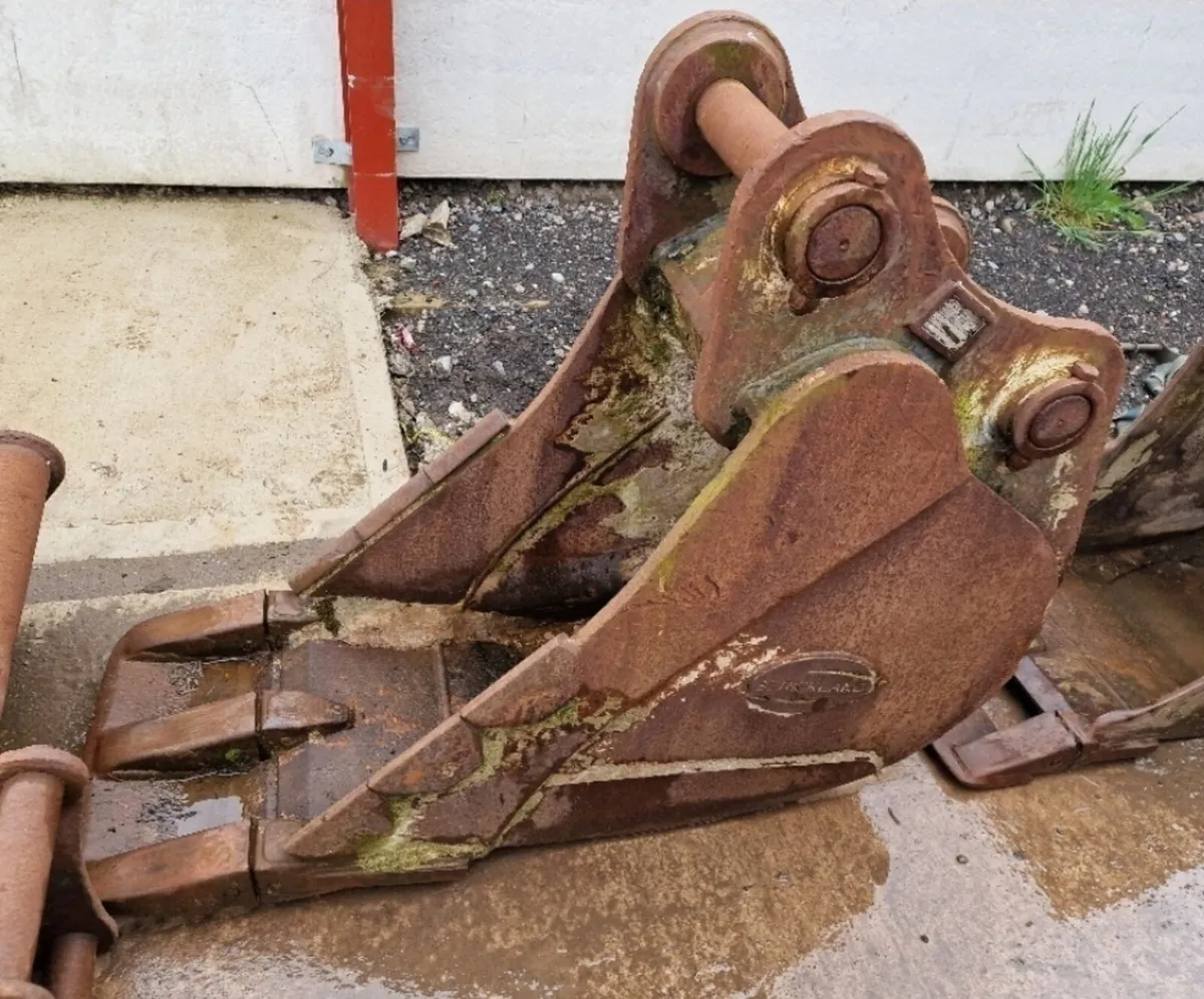 Strickland 2ft Digging Bucket 80mm Pins - Image 3