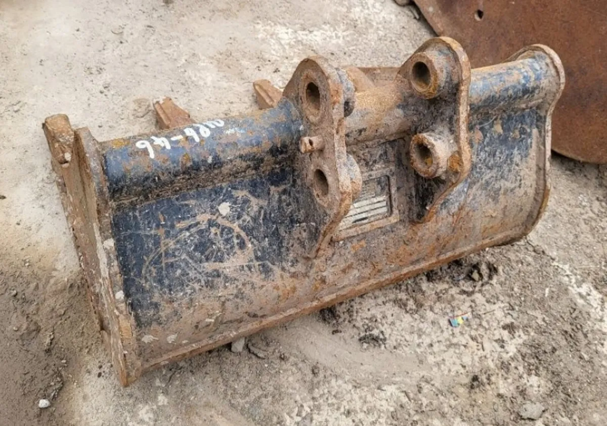 2ft Digging Bucket - 30mm Pins - Image 2