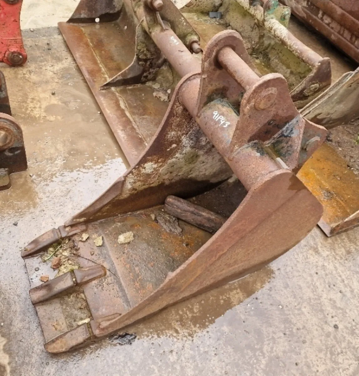 16" Digging Bucket 45mm Pins - Image 1