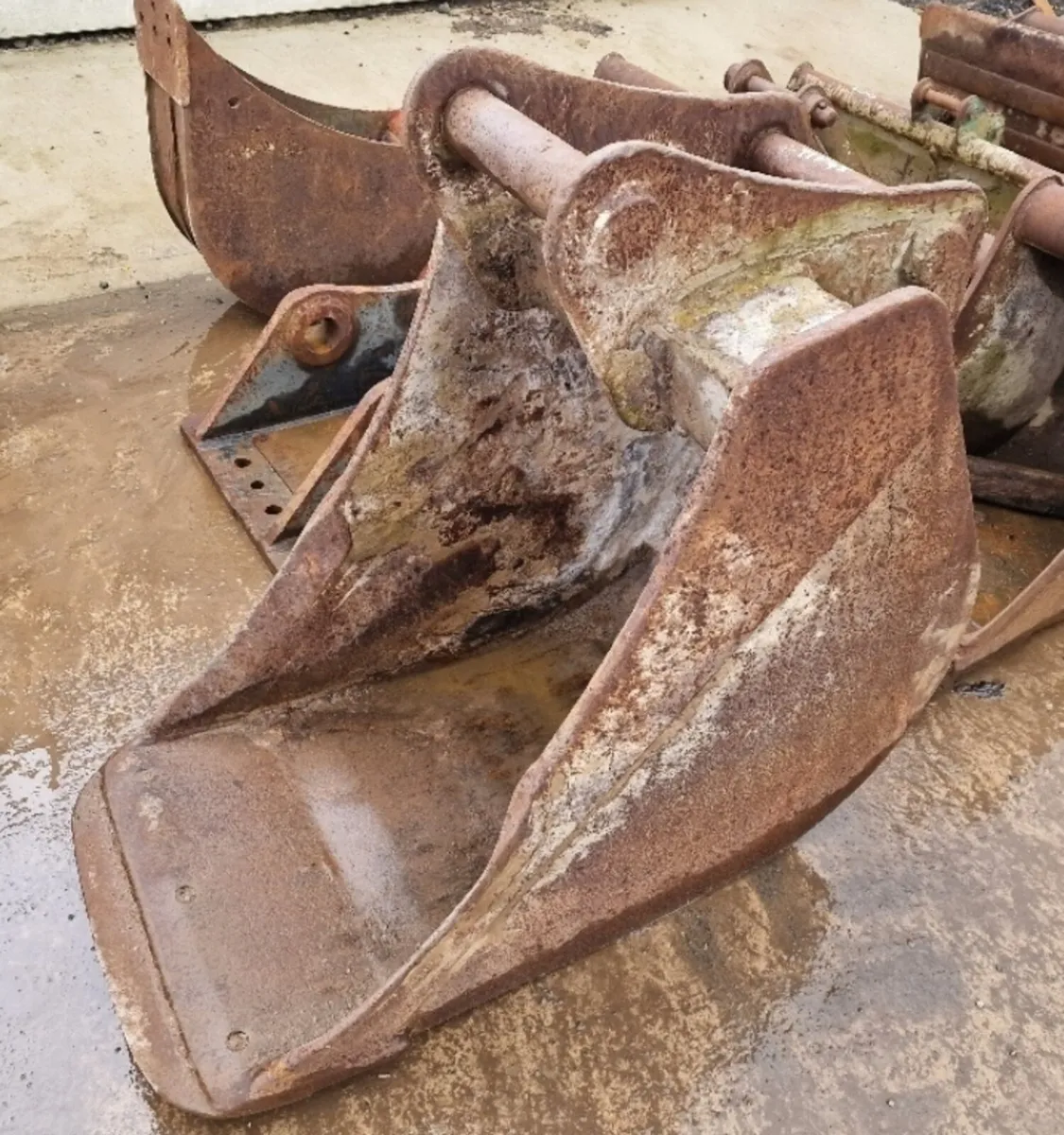 2ft Digging Bucket 65mm Pins - Image 1