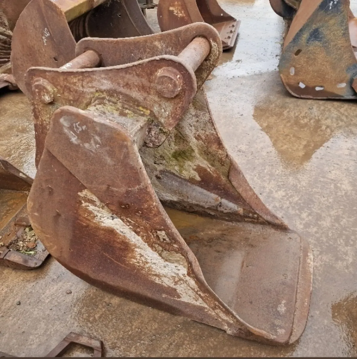 2ft Digging Bucket 65mm Pins - Image 2