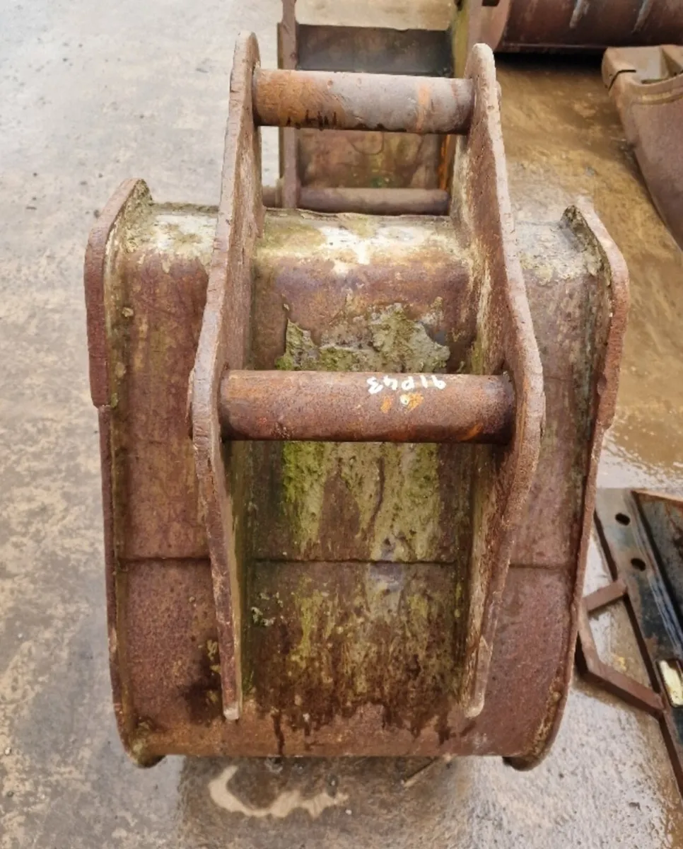 2ft Digging Bucket 65mm Pins - Image 3