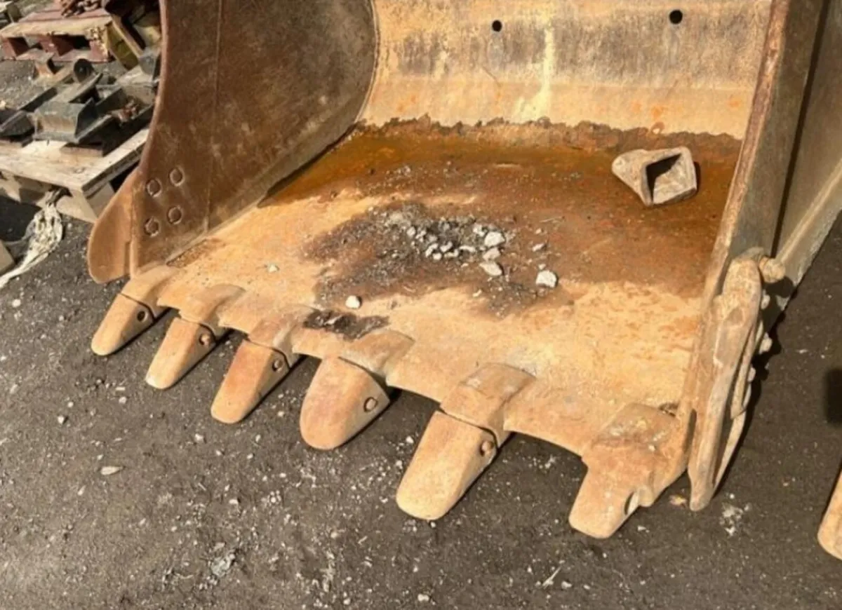 5FT DIGGING BUCKET (70MM PINS) - Image 2